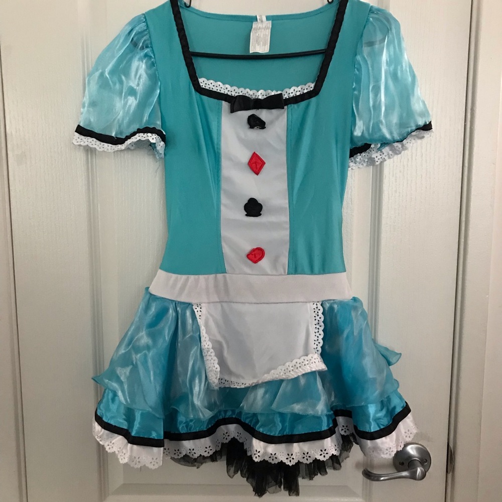 Alice in wonderland halloween costume